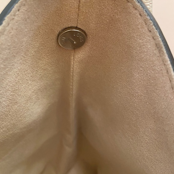 COPY - Louis Vuitton-Lockme Hobo AUTHENTIC - Picture 4 of 17